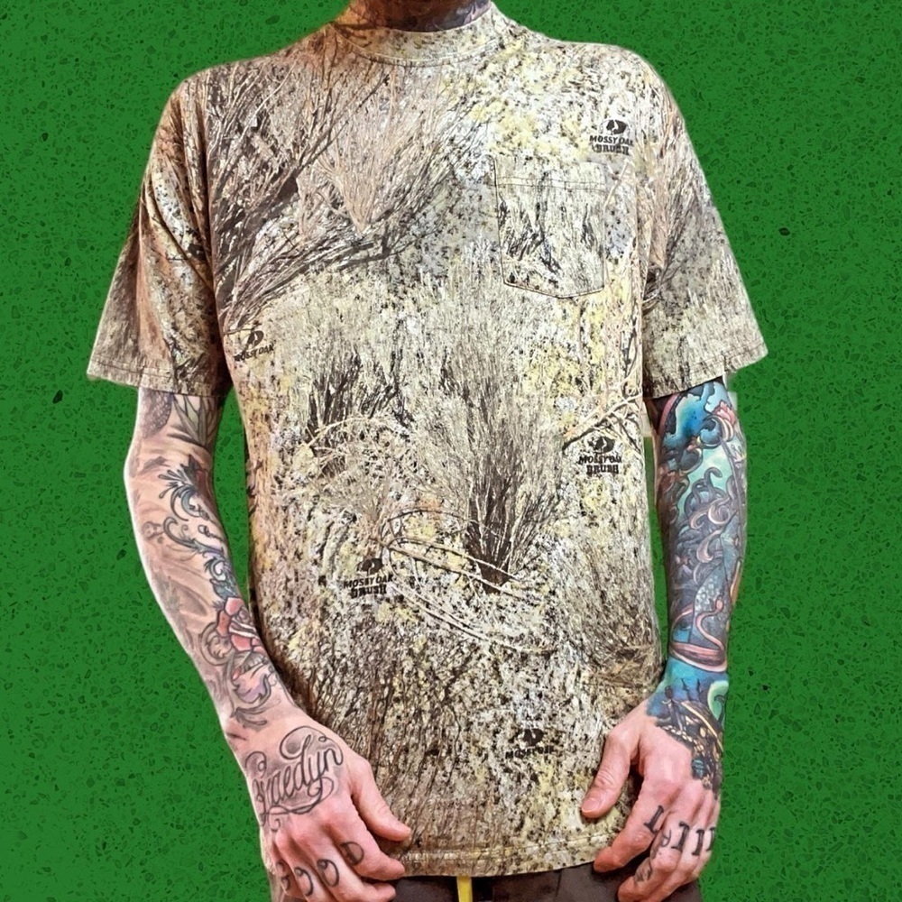 Vintage men’s mossy oak camo t shirt